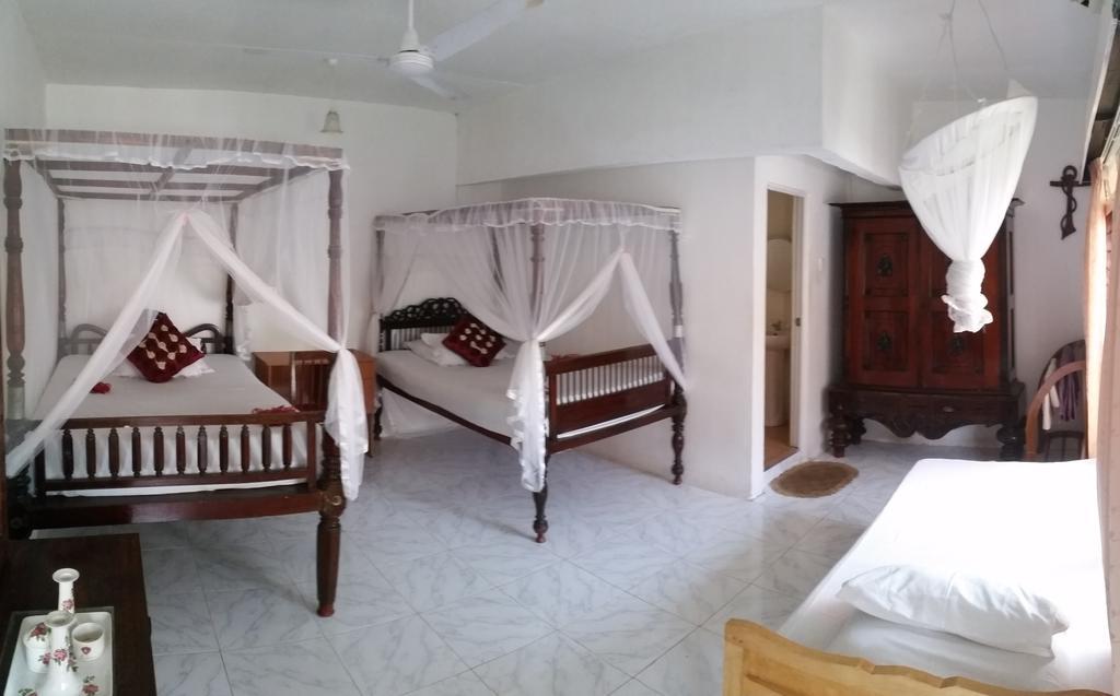 Wijenayake'S - Beach Haven Guest House - Galle Fort Room photo