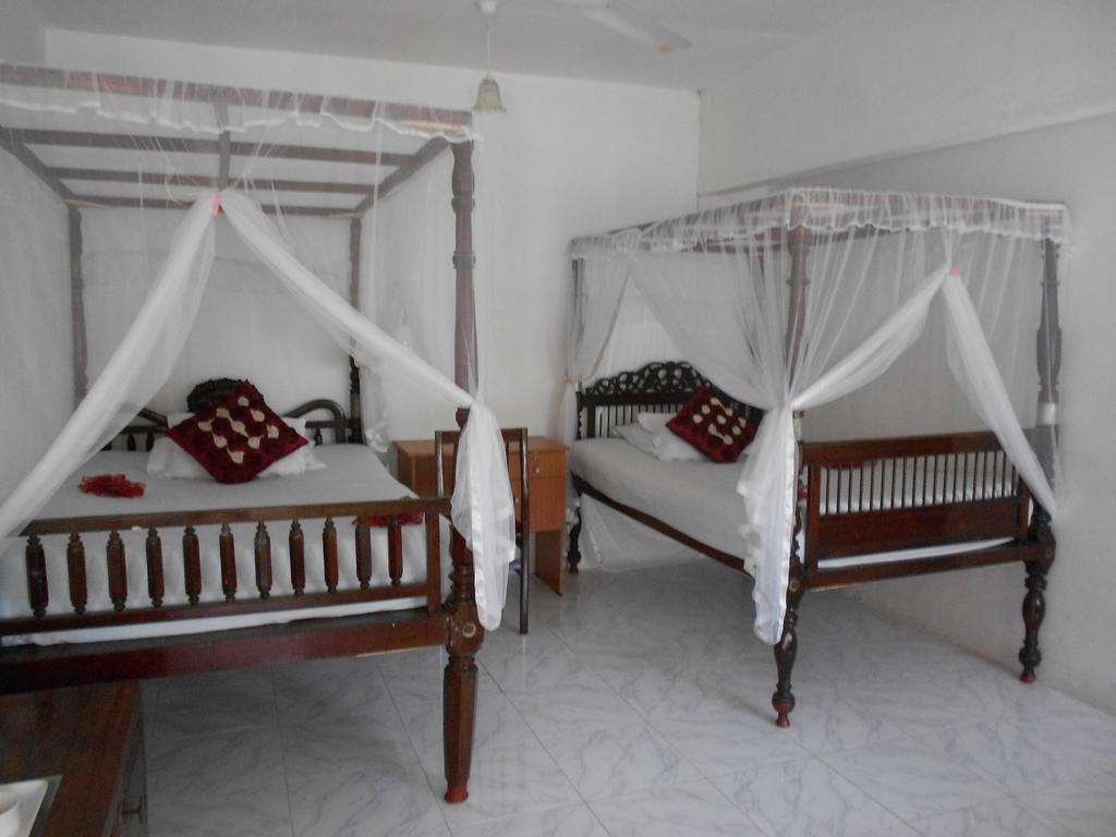 Wijenayake'S - Beach Haven Guest House - Galle Fort Room photo