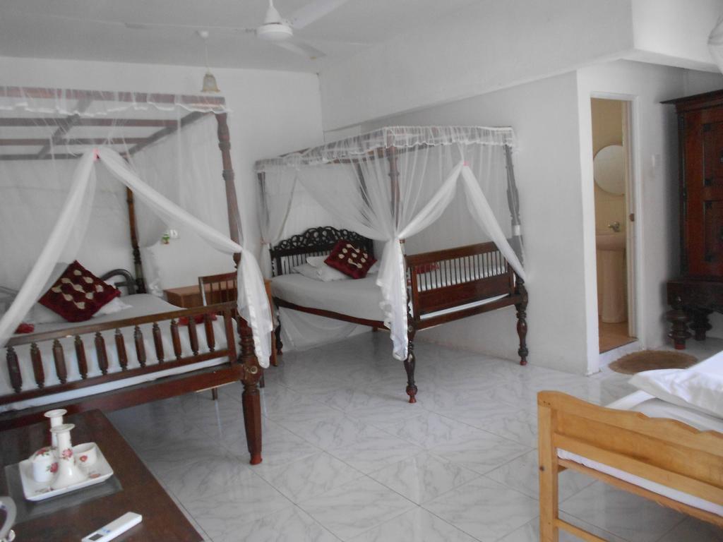 Wijenayake'S - Beach Haven Guest House - Galle Fort Room photo