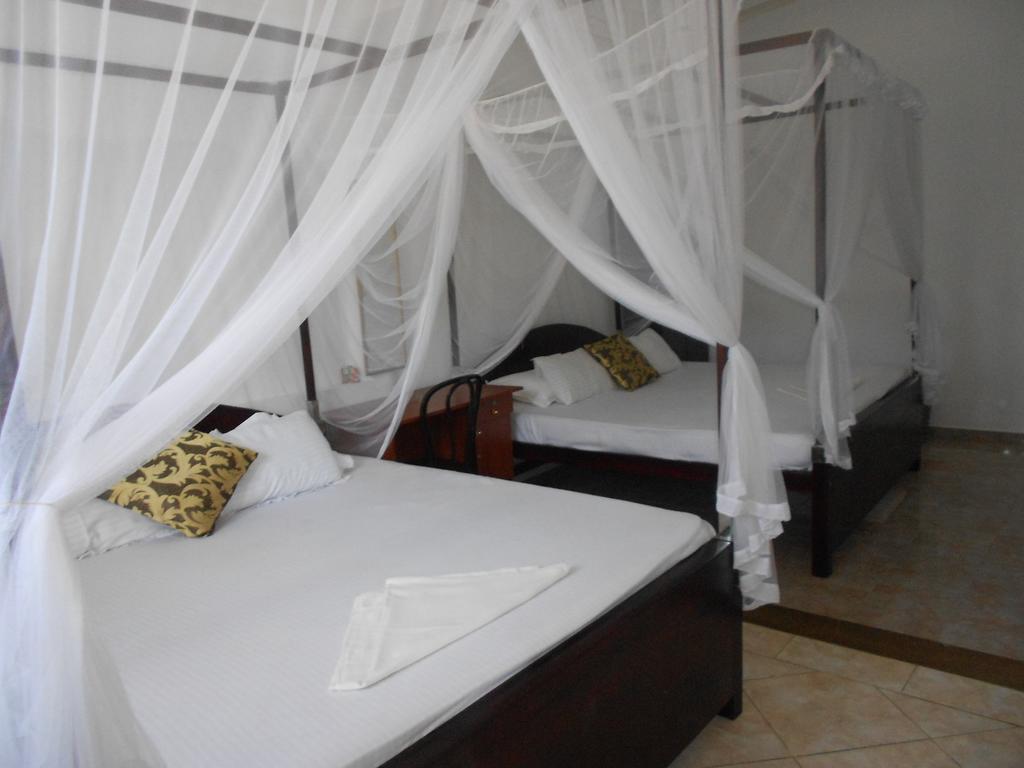 Wijenayake'S - Beach Haven Guest House - Galle Fort Room photo